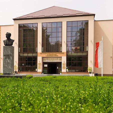 Pokoje Goscinne W Centrum Kultury Wsi Polskiej Wierzchoslawice Exterior foto