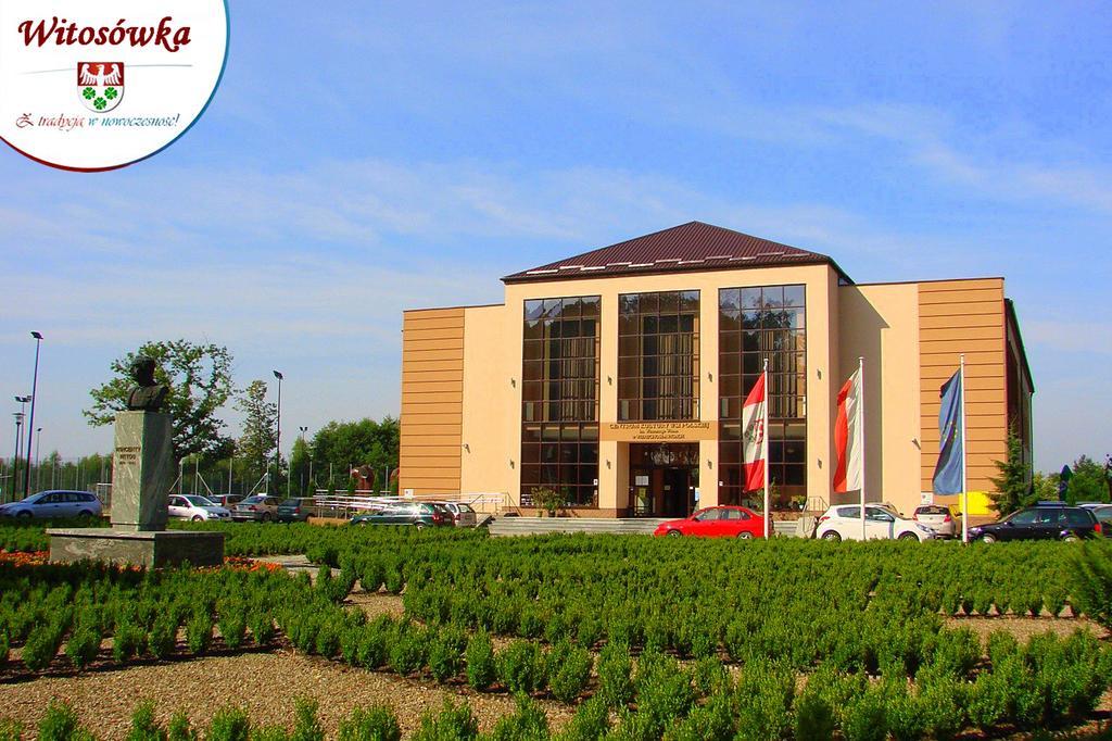 Pokoje Goscinne W Centrum Kultury Wsi Polskiej Wierzchoslawice Exterior foto