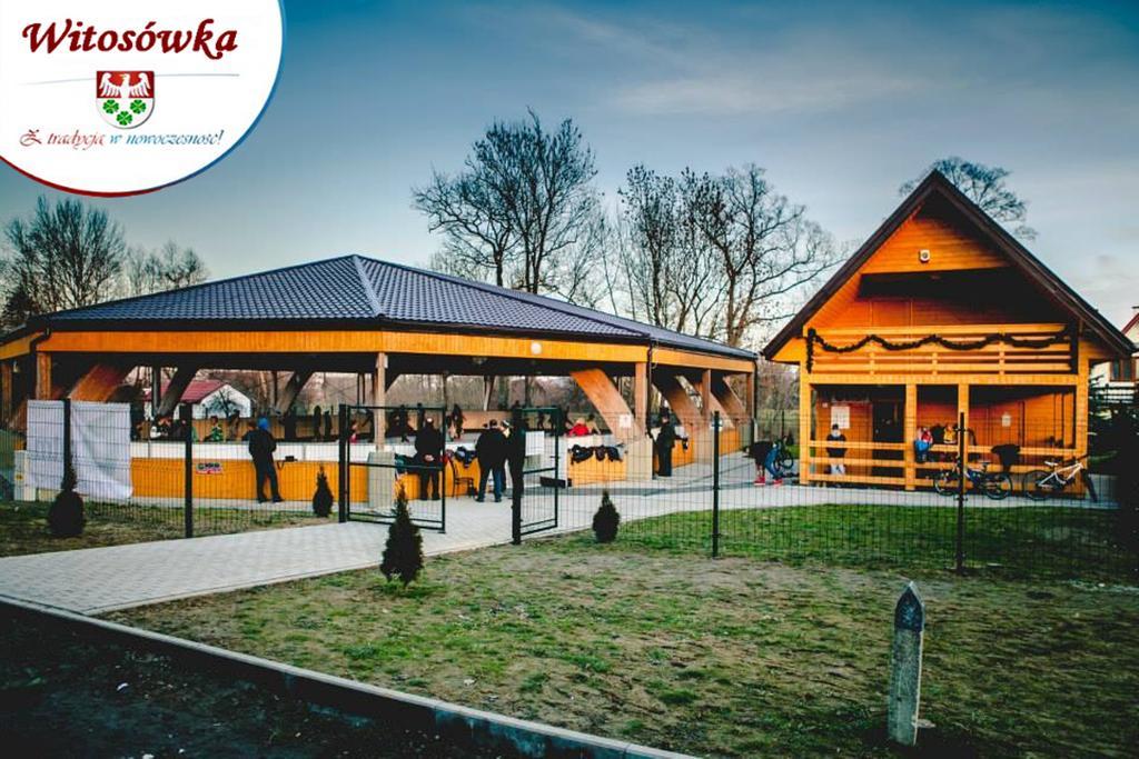 Pokoje Goscinne W Centrum Kultury Wsi Polskiej Wierzchoslawice Exterior foto